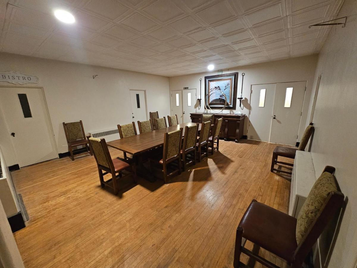 Eaglescape And Event Center Hotel *