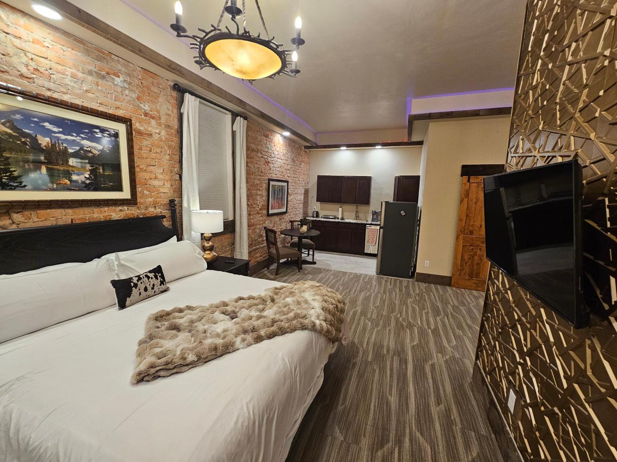 Eaglescape And Event Center Hotel *