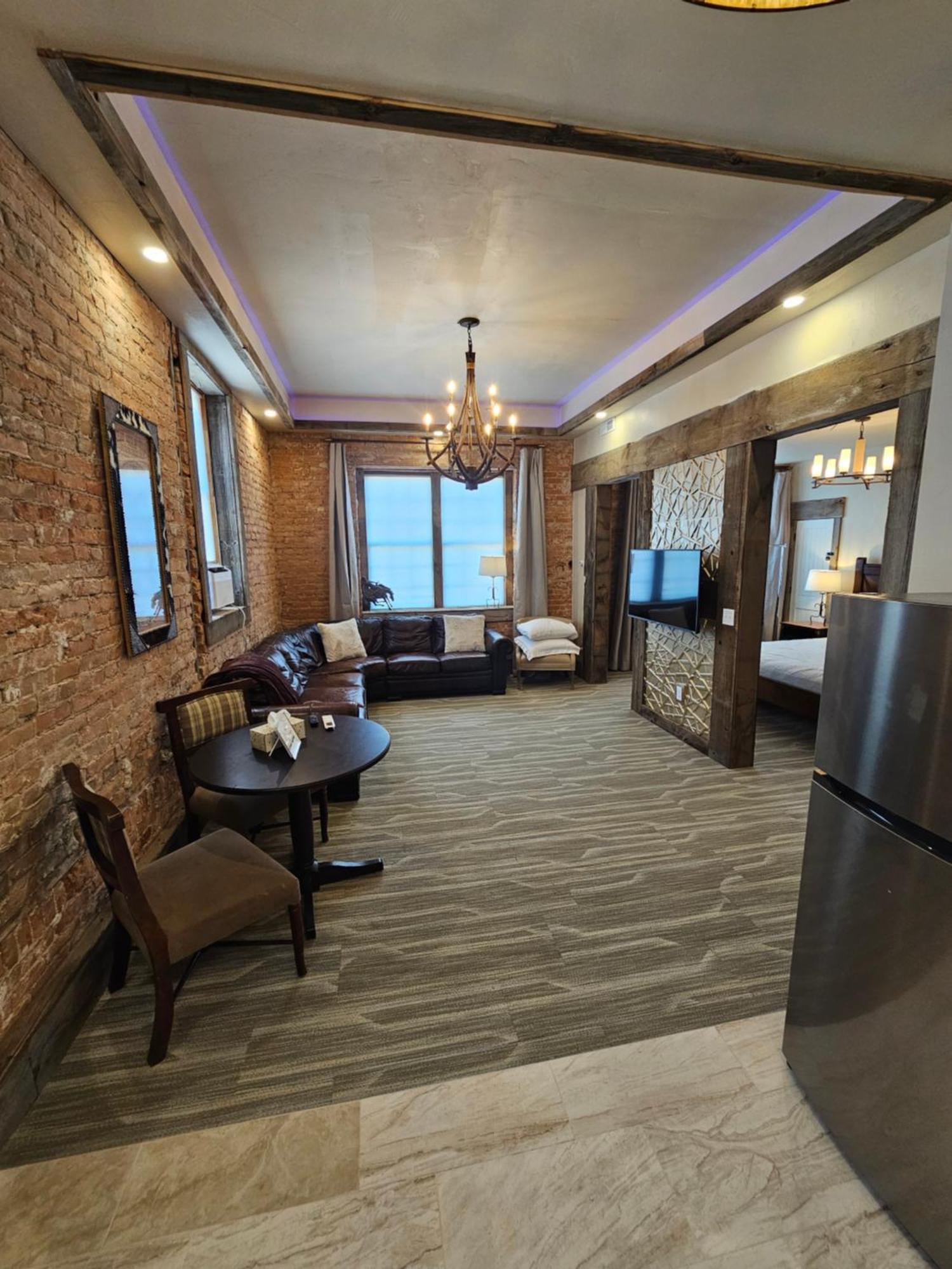 Eaglescape And Event Center Hotel