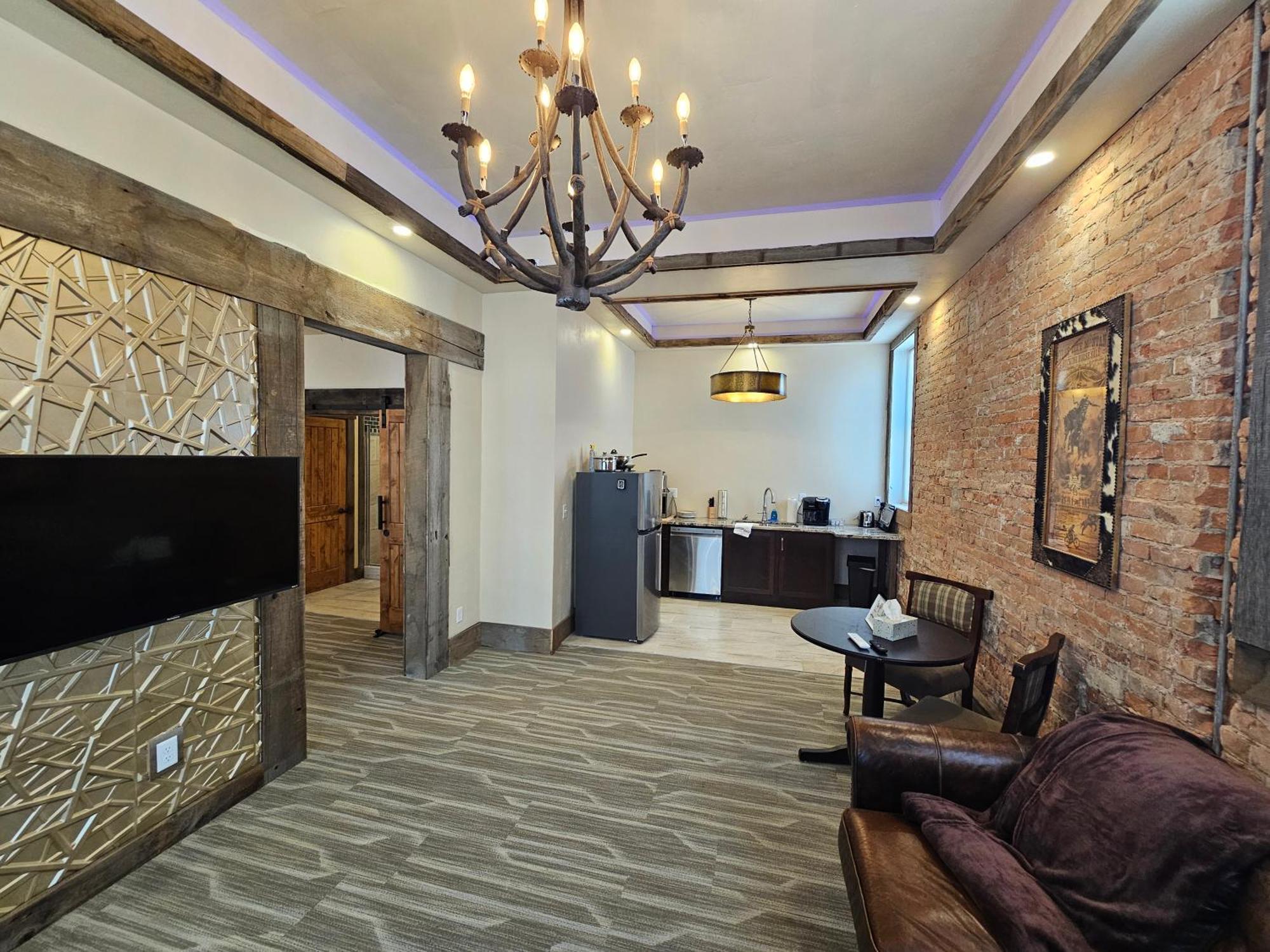 Eaglescape And Event Center Hotel *